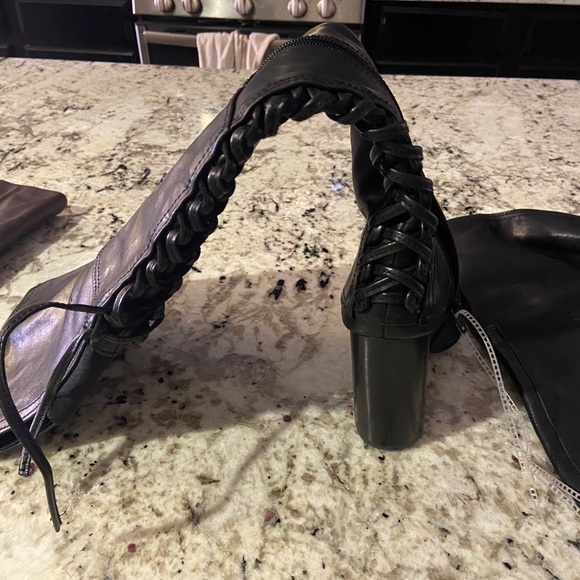 Black boots - Picture 1 of 6